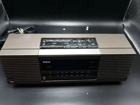Vintage RCA RP-3822 Dual Alarm AM/FM Radio tested- Works Very Well Cover