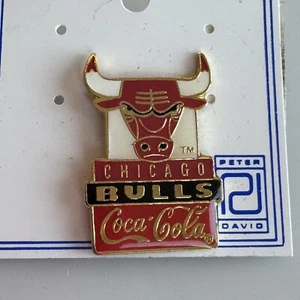 Vtg NBA Chicago Bulls Coca-Cola 1994 Peter David Lapel Hat Pin - NEW on Card NOS - Picture 1 of 3
