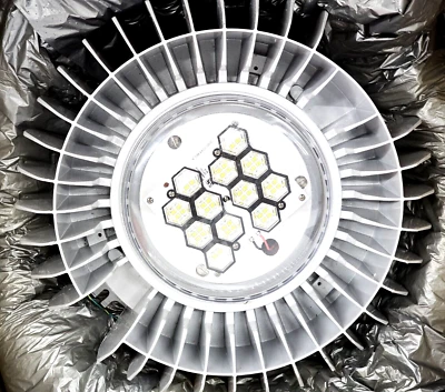 ¡Nuevo! Lámpara luminaria cerrada y con juntas Appleton Mercmaster MLEDN25P5BH Foto 1 de 4