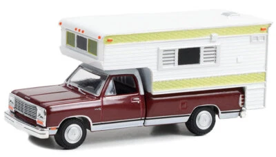 GREENLIGHT - DODGE Ram D-250 royal Pick-up rosso del 1981 con grande camper s... - Immagine 1 di 2