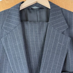 Jos a Bank Suit Mens 46L Gray Double Pinstripe 2 Button 100% Wool Pants 38x32 - Picture 1 of 21