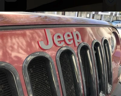 Jeep JL 2018-25 gris con emblema rojo guardabarros/parrilla Foto 1 de 4