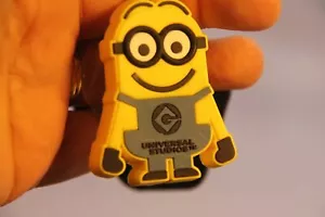 New Universal Studios Orlando Minion Despicable Me 3 Key Chain & Suction Cup - Picture 1 of 3