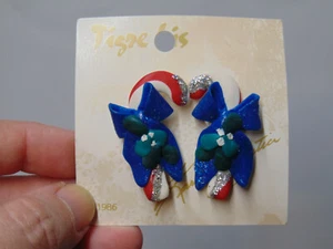 Tigre Lis by Karen Justice Candy Cane Christmas Earrings 1986 Clayart - Picture 1 of 9