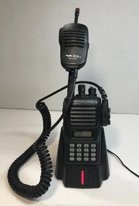 Vertex VX-427-4-5 UHF Radio 450-490 MHz 32 Channels with Charger & Microphone - Picture 1 of 7