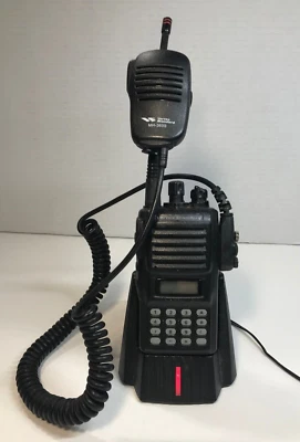 Vertex VX-427-4-5 UHF Radio 450-490 MHz 32 Channels with Charger & Microphone - Image 1 of 4