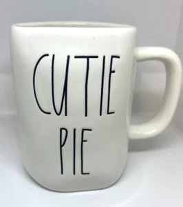 Rae Dunn ~ "CUTIE PIE" ~ Café de marfil/cacao caliente/taza de té caliente ~ Nuevo - Imagen 1 de 6