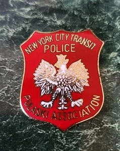 New York City Transit Police Anstecknadel - Pulaski Association - selten & Rarität rot/weiß - Bild 1 von 10