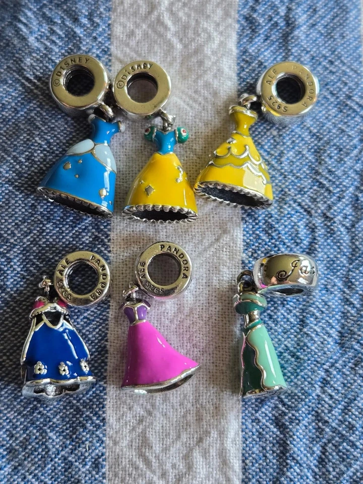 Juego de dijes de vestir esmaltados Pandora Foto 1 de 4