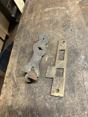 Placa de manija de tirador de puerta Eastlake ornamentada de colección herrajes de escudo latón Nashua EE. UU. Foto 1 de 4