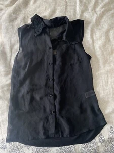 Princess Vera Wang Black Collared Sleeveless Blouse Sz S Sheer Buttons - Picture 1 of 5