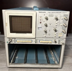 Tektronix 7104 Oscilloscope, No Plug Ins - Picture 1 of 15