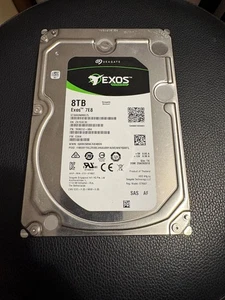 Hard Disk Sata Seagate Exos 8 TB ST8000NM0075 interfaccia SAS - Foto 1 di 2