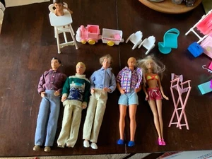Lote de Muñecas Barbie, Muebles, Accesorios, Ropa y Zapatos - Imagen 1 de 7