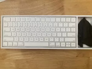 Apple Magic Keyboard Extended White Model A1843 Numeric with cable - Picture 1 of 1