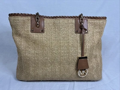 Сумочка Michael Kors соломенная ротанговая коричневая кожаная с золотой цепочкой летняя наплечная/ручная - Изображение 1 из 4
