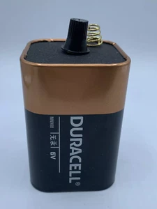 Zwei Batterien Duracell MN908 6V Laternenakku EXP. 2027 - Bild 1 von 4