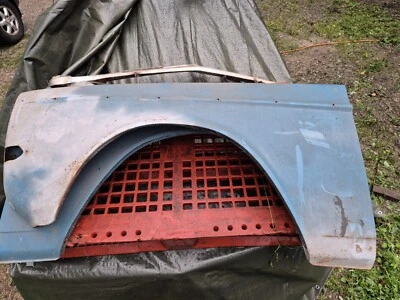 Voorscherm Volvo 140 142 144 146 Voor 1971 Link+rechts Foto 1 de 4