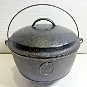 Griswold No. Vintage Horno holandés con tapa martillada de hierro fundido negro de 10" de diámetro - Imagen 1 de 20