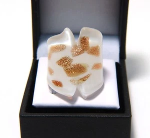 Anello stile Art Decò bianco e oro perlato macchia vetro soffiato a mano misura 7,5 - Foto 1 di 3