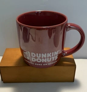 Dunkin’ Donuts Red Coffee Mug America Runs On Dunkin 2014 Preowned & Nice - Picture 1 of 6