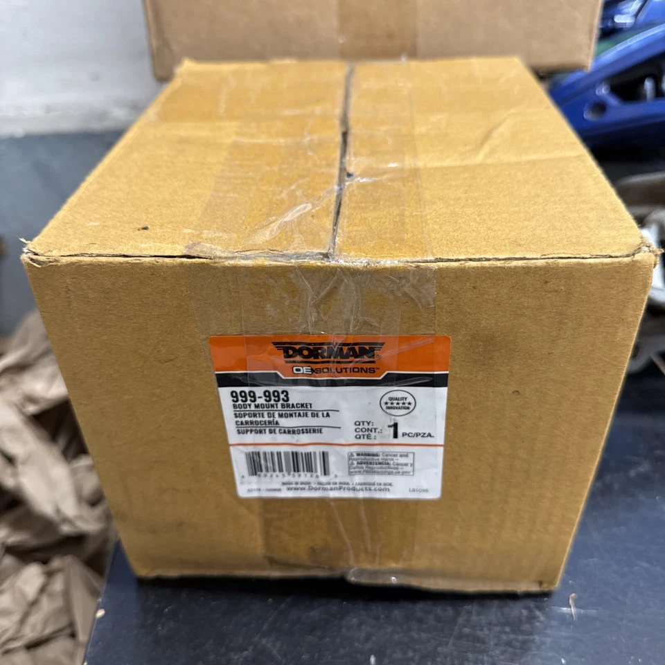 Soporte de montaje de carrocería Dorman 999-993 para Chevrolet Silverado 1500 1999-2006 Foto 1 de 2