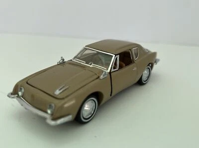 Franklin Mint 1963 Studebaker Avanti Die Cast Model 1:43 Gold 1988 - Image 1 of 4