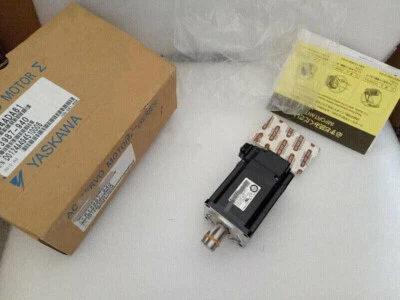 New Yaskawa SGMAV-C2ADA61 Servo Motor SGMAVC2ADA61 DHL Expedited Shipping - Image 1 of 4