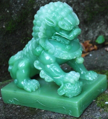 ENORME De Colección Asiático Fu FOO DOG Resina Verde Imitación Jadeíta SHISHI LEÓN ESTATUA Detallada Foto 1 de 4