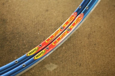 Juego de llantas Mavic Cosmos azul de colección NUEVO EN STOCK (2) llantas 24 agujeros Foto 1 de 4
