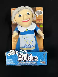 Ask Bubbe sprechende jüdische Großmutter Puppe von Mensch auf einer Bank Familie NEU - Bild 1 von 9