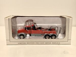 NEW NOS! 1/64 SpecCast Red Peterbilt 385 Heavy Wrecker Tow Truck DCP #33005