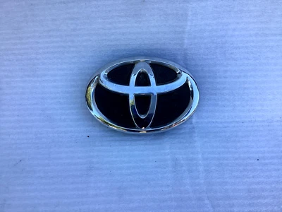 Toyota Camry 2007-2009 emblema parrilla delantera OEM Foto 1 de 3