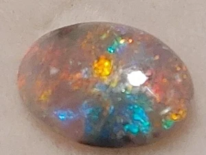 Natürlicher 0,52ct erdabbauter schwarzer Opal mehrfarbig 8x6 mm ovaler Blitzkamm - Bild 1 von 5