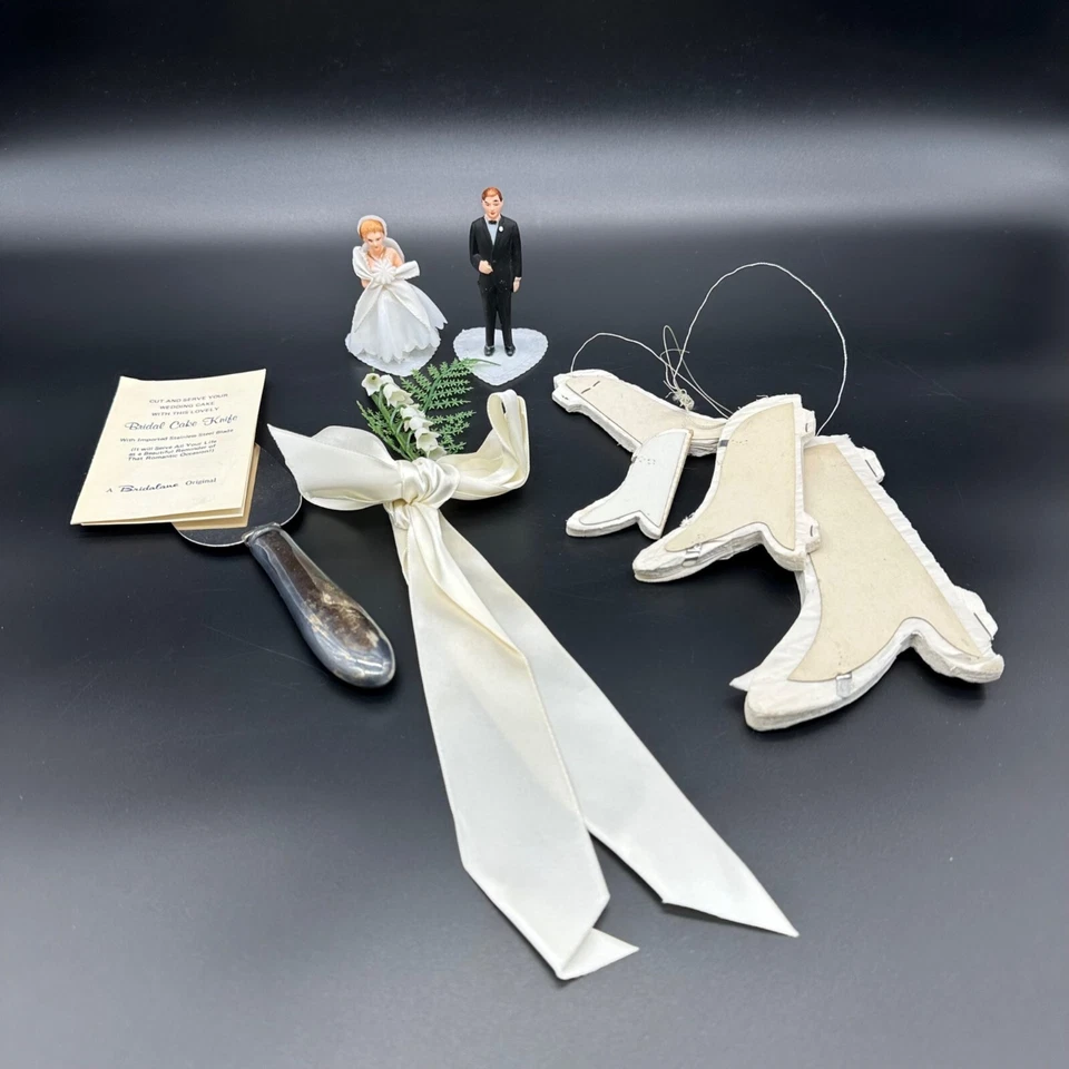 Campanas de papel de servidor cuchillo novia novio adorno pastel decoración boda años 70 vintage Foto 1 de 4