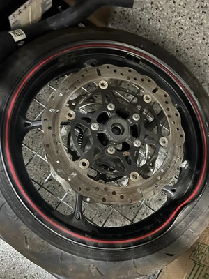 Llanta delantera 17-24 Triumph Street Triple 765 Moto 2 OEM LEER T2009918 Foto 1 de 3