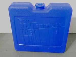 ONE Vintage Gott Blue Ice Weekender 1034  Freezer Cooler Ice Reusable USA Made - Picture 1 of 4