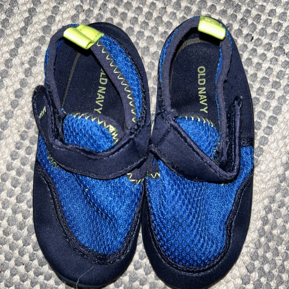 Old Navy Toddler Boys Blue Mesh Water Sneaker Shoes Size 7 - Image 1 of 4