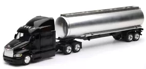 NEW RAY PETERBILT 387 TANKER LONG HAUL TRUCKER 1:43 SCALE - Picture 1 of 2