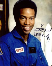 GUION BLUFORD SIGNED AUTOGRAPHED 8x10 PHOTO ASTRONAUT NASA PIONEER BECKETT BAS