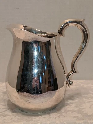 Vintage Reed & Barton Silverplate Pitcher 968 Beautiful Shape - Image 1 of 4