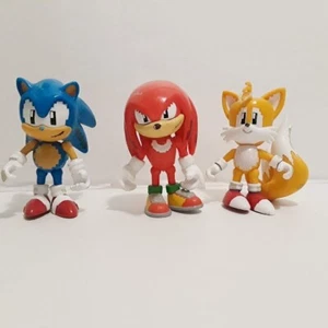 Sonic the Hedgehog Pixelated Classics Figures: Knuckles, Tails & Sonic - Picture 1 of 12