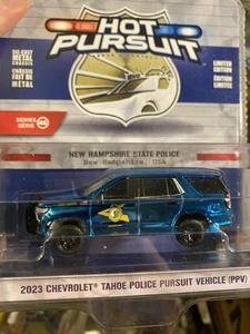 Greenlight Hot Pursuit Chevrolet Tahoe New Hampshire police BLUE CHROME CHASE - Picture 1 of 3