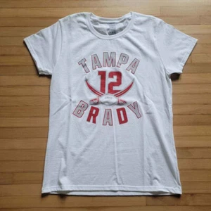 T-Shirt - Tampa Bay Buccaneers Tom Brady - *Actual Size: Ladies Small* - Picture 1 of 3