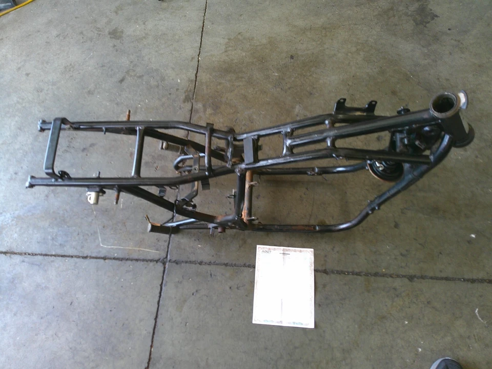 Chassi de quadro 1980 Suzuki GS 450 GS450L - Imagem 1 de 4