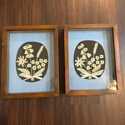 Respaldo/arte vintage de tela negra con respaldo floral de ganchillo a mano enmarcado Foto 1 de 4