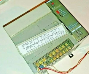 Allen Bradley 1747-L20A, SLC500 PLC, 20 I/O  broken cover, Powers Up - Picture 1 of 3