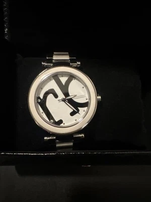 Часы roccobarocco, белый циферблат с логотипом rb. Новый никогда не носили в коробке - Изображение 1 из 3