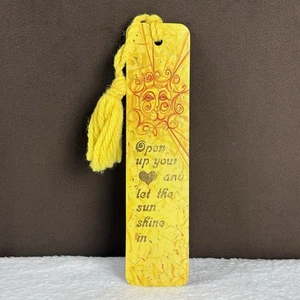 Marcador Antioquía Vintage 1973 Yellow Sunshine 'Abre tu Corazón' Oro Repujado Años 70! - Imagen 1 de 5