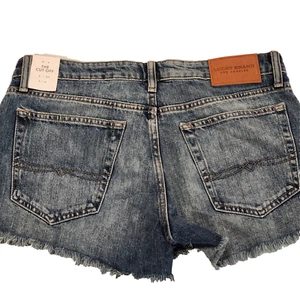Lucky Brand Shorts Womens 4/27 (actual 30) "The Cutoff" Low Rise Raw Hem Button - Picture 1 of 19